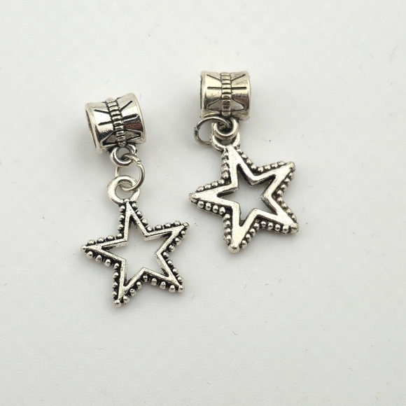Pair of Silver Tone Star Outline Charms for European Charm Bracelets - Picture 1 of 1